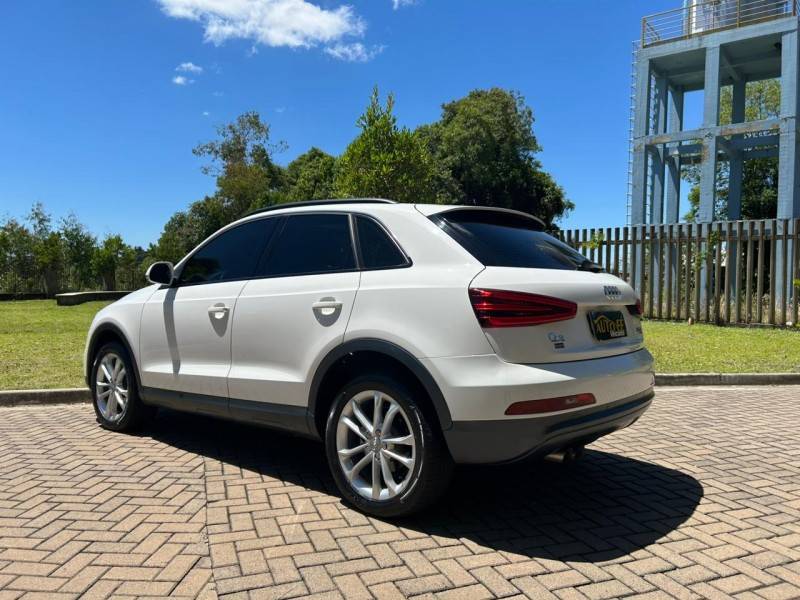AUDI - Q3 - 2014/2015 - Branca - R$ 92.900,00