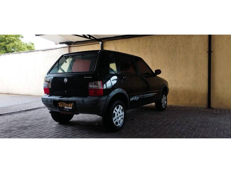 FIAT - UNO - 2011/2012 - Preta - R$ 32.900,00