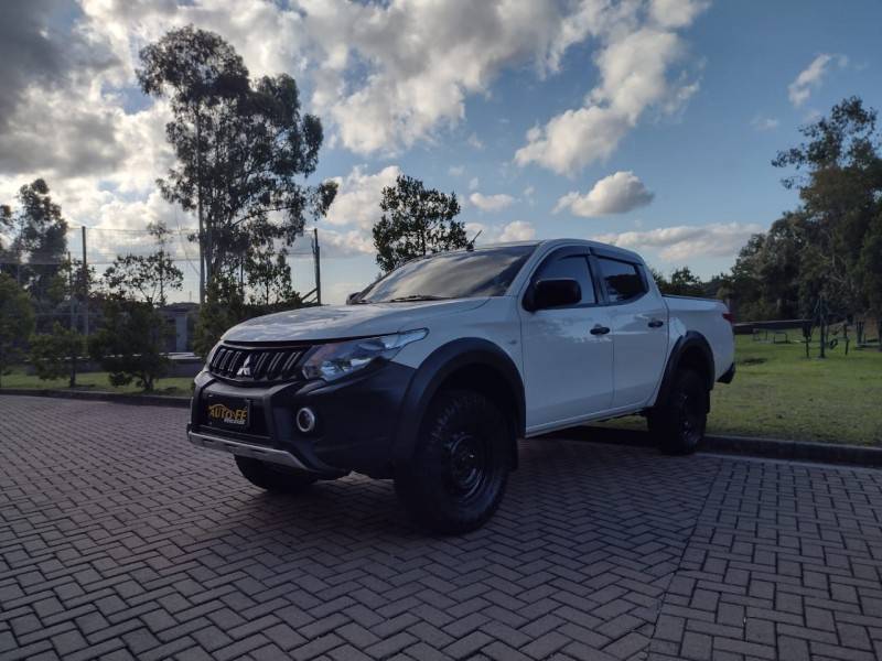 MITSUBISHI - L200 TRITON - 2022/2022 - Branca - R$ 139.900,00