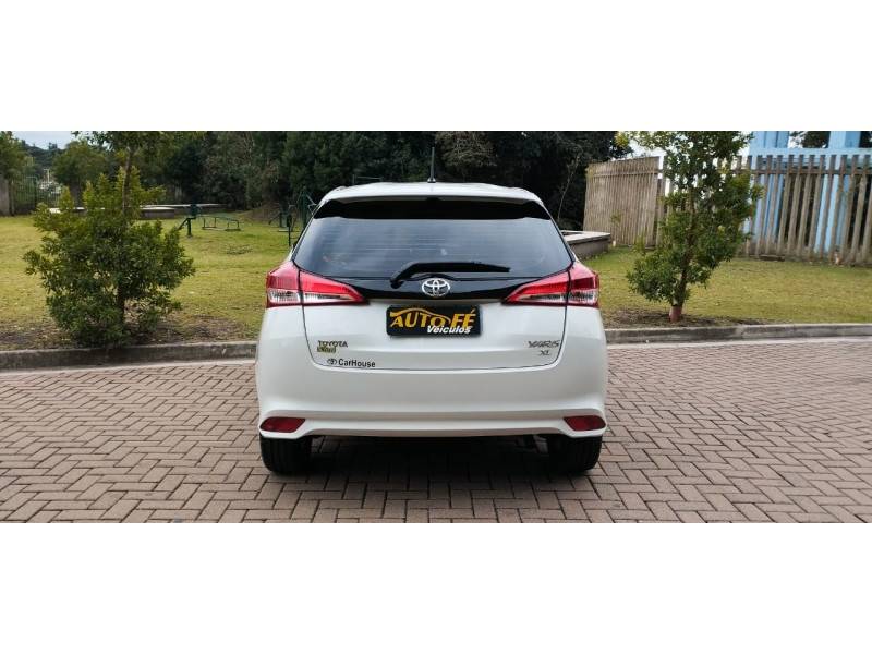 TOYOTA - YARIS - 2018/2019 - Branca - R$ 83.900,00