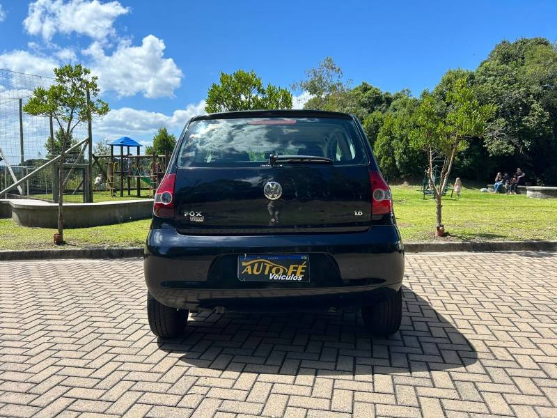 VOLKSWAGEN - FOX - 2004/2004 - Preta - R$ 24.900,00