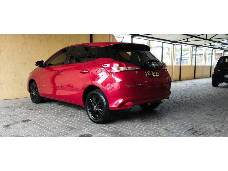 TOYOTA - YARIS - 2021/2022 - Vermelha - R$ 91.900,00