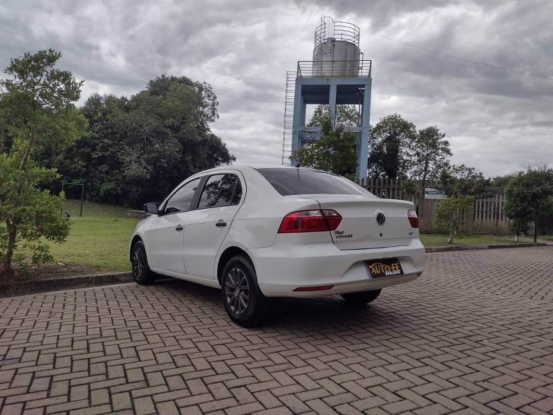 VOLKSWAGEN - VOYAGE - 2014/2015 - Branca - R$ 47.900,00