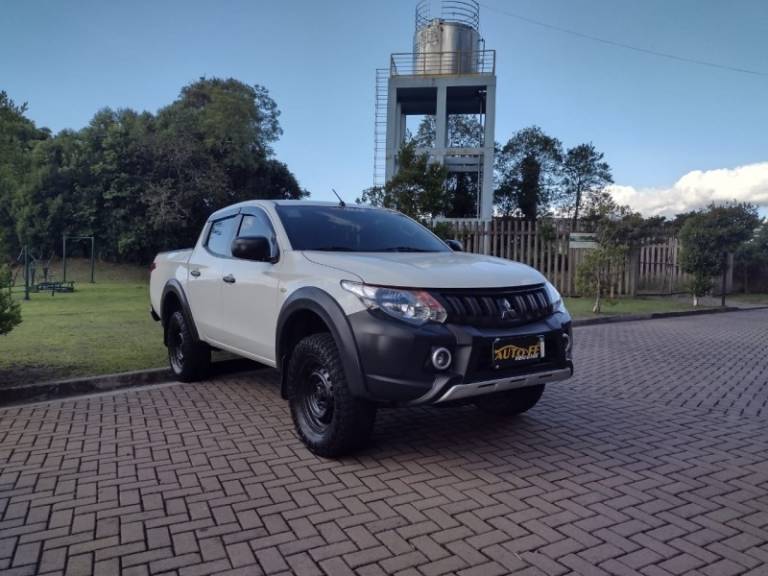 MITSUBISHI - L200 TRITON - 2022/2022 - Branca - R$ 139.900,00