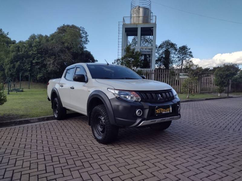 MITSUBISHI - L200 TRITON - 2022/2022 - Branca - R$ 139.900,00