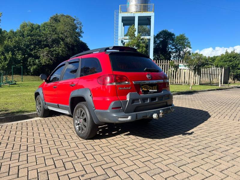 FIAT - PALIO - 2014/2015 - Vermelha - R$ 52.900,00