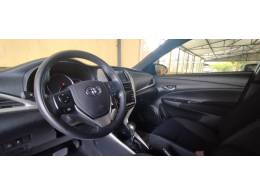 TOYOTA - YARIS - 2021/2022 - Vermelha - R$ 91.900,00