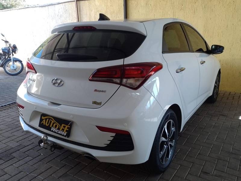 HYUNDAI - HB20 - 2016/2017 - Branca - R$ 72.900,00