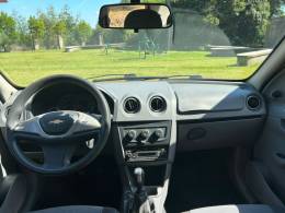 CHEVROLET - PRISMA - 2011/2012 - Vermelha - R$ 34.900,00