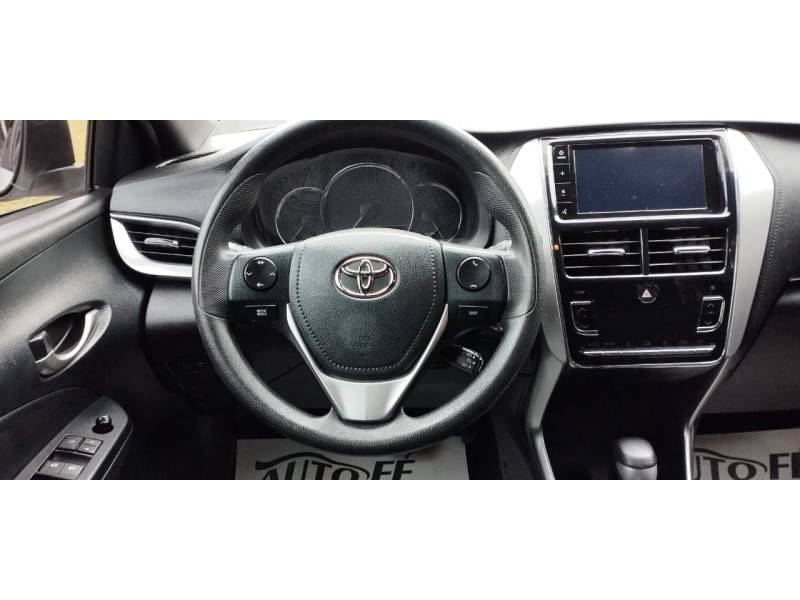 TOYOTA - YARIS - 2018/2019 - Branca - R$ 83.900,00