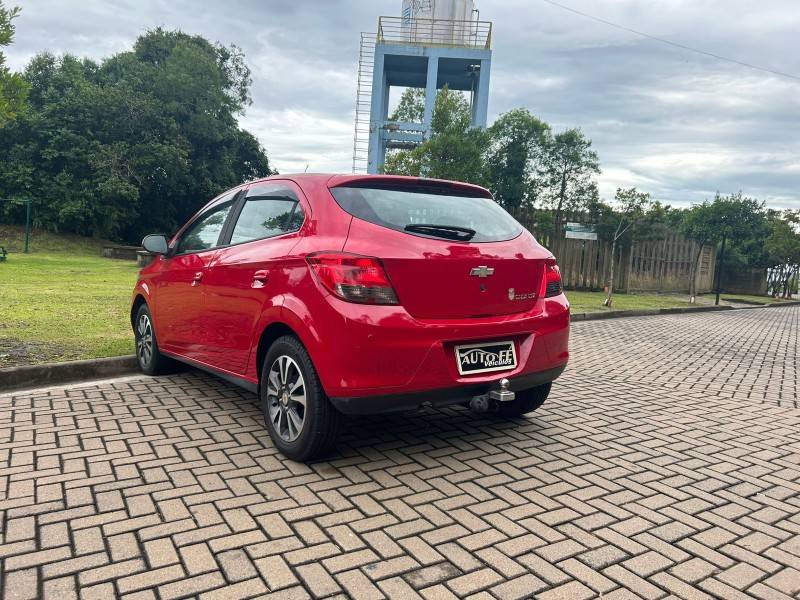 CHEVROLET - ONIX - 2015/2016 - Vermelha - R$ 64.900,00