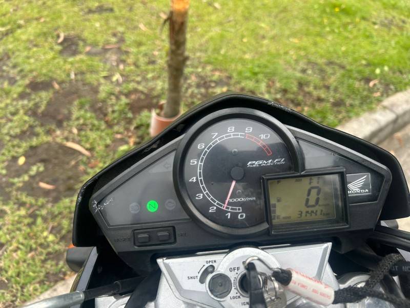 HONDA - CB 300R - 2011/2012 - Azul - R$ 16.900,00