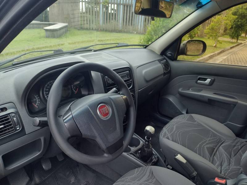 FIAT - SIENA - 2012/2013 - Preta - R$ 39.900,00