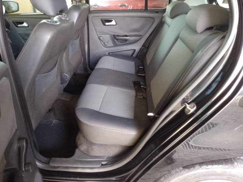 VOLKSWAGEN - FOX - 2011/2012 - Preta - R$ 37.900,00