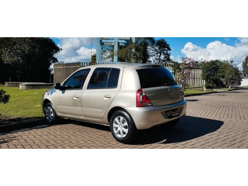 RENAULT - CLIO - 2015/2016 - Bege - R$ 41.900,00