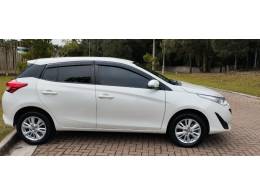 TOYOTA - YARIS - 2018/2019 - Branca - R$ 83.900,00