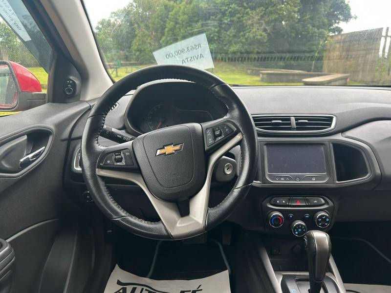 CHEVROLET - ONIX - 2015/2016 - Vermelha - R$ 64.900,00