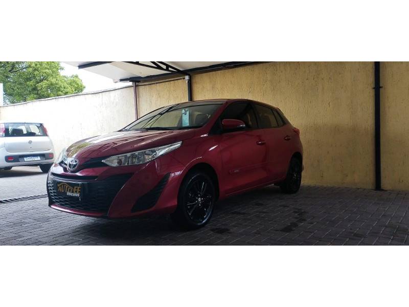 TOYOTA - YARIS - 2021/2022 - Vermelha - R$ 91.900,00