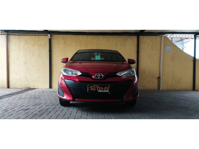 TOYOTA - YARIS - 2021/2022 - Vermelha - R$ 91.900,00