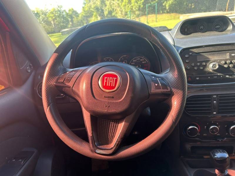 FIAT - PALIO - 2014/2015 - Vermelha - R$ 52.900,00