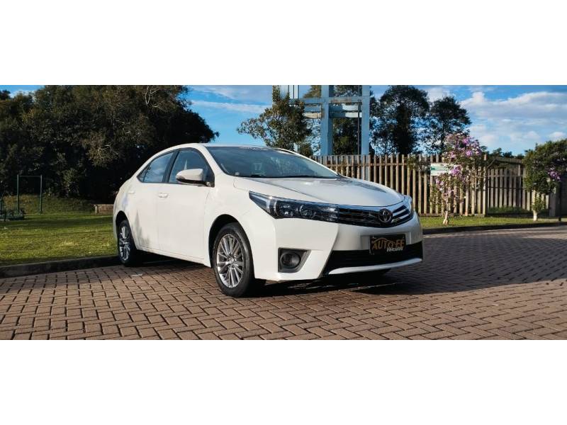 TOYOTA - COROLLA - 2016/2017 - Branca - R$ 95.900,00