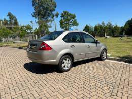 FORD - FIESTA - 2006/2007 - Prata - R$ 27.900,00