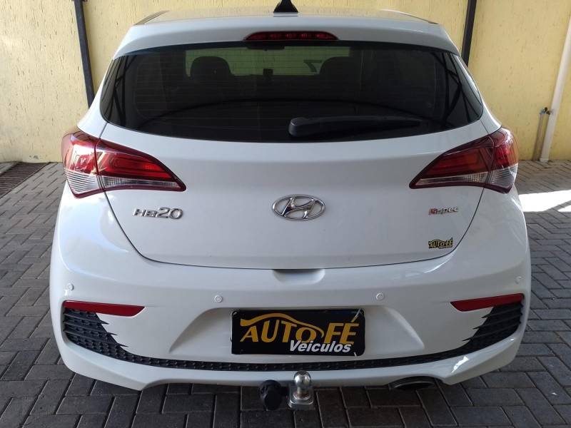 HYUNDAI - HB20 - 2016/2017 - Branca - R$ 72.900,00
