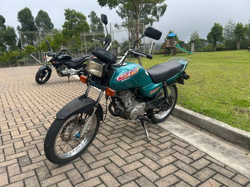 HONDA - CG 125 - 1999/1999 - Verde - R$ 8.900,00