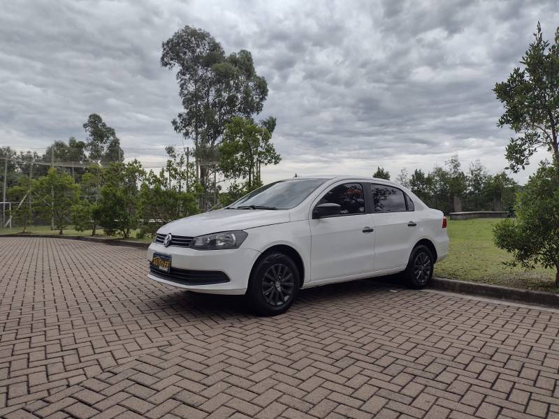 VOLKSWAGEN - VOYAGE - 2014/2015 - Branca - R$ 47.900,00