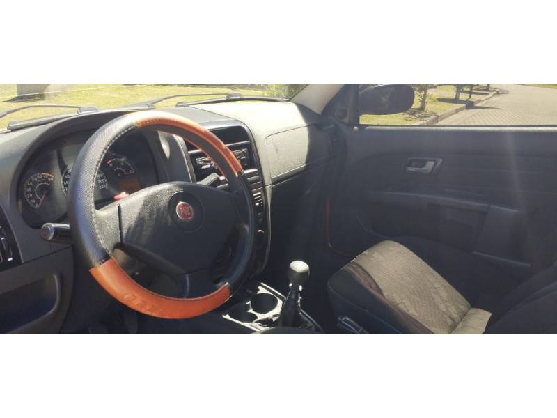 FIAT - STRADA - 2010/2011 - Vermelha - R$ 43.900,00