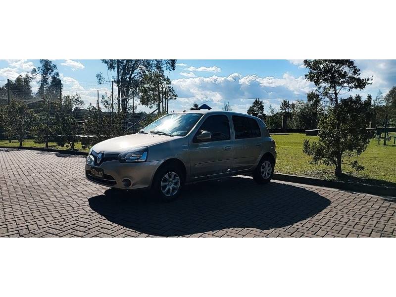RENAULT - CLIO - 2015/2016 - Bege - R$ 41.900,00