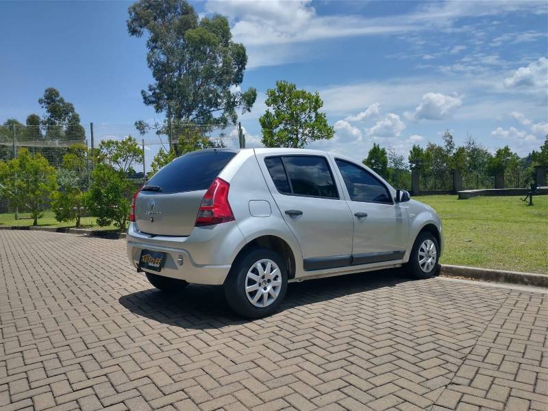 RENAULT - SANDERO - 2012/2013 - Prata - R$ 37.900,00