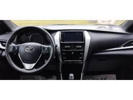 TOYOTA - YARIS - 2018/2019 - Branca - R$ 83.900,00
