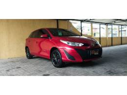 TOYOTA - YARIS - 2021/2022 - Vermelha - R$ 91.900,00
