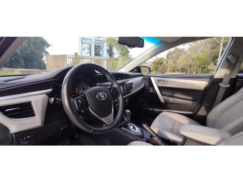 TOYOTA - COROLLA - 2016/2017 - Branca - R$ 95.900,00