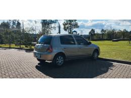 RENAULT - CLIO - 2015/2016 - Bege - R$ 41.900,00