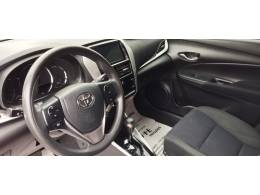 TOYOTA - YARIS - 2018/2019 - Branca - R$ 83.900,00