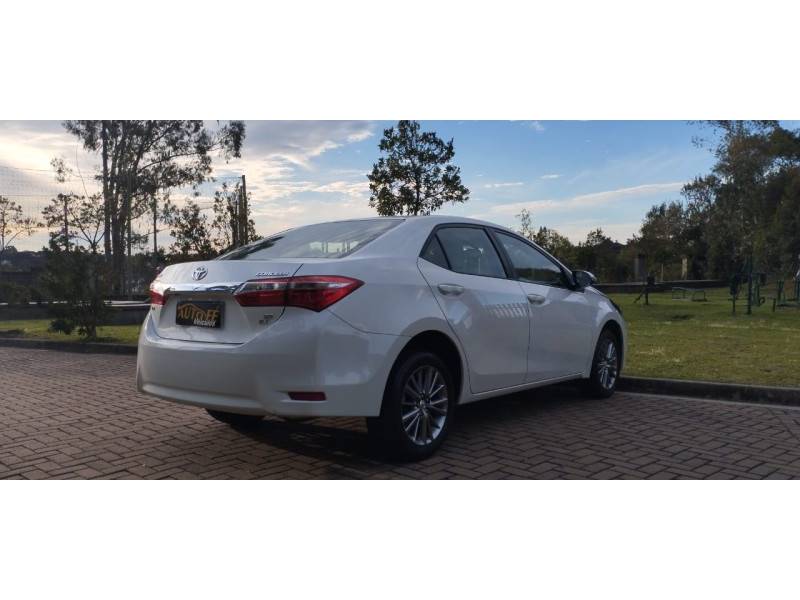 TOYOTA - COROLLA - 2016/2017 - Branca - R$ 95.900,00
