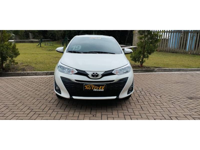TOYOTA - YARIS - 2018/2019 - Branca - R$ 83.900,00