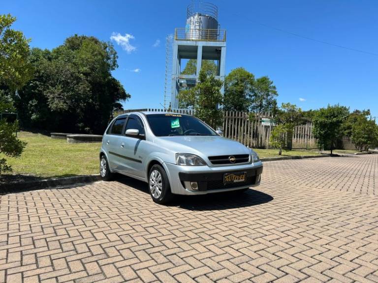 CHEVROLET - CORSA - 2006/2006 - Prata - R$ 27.900,00