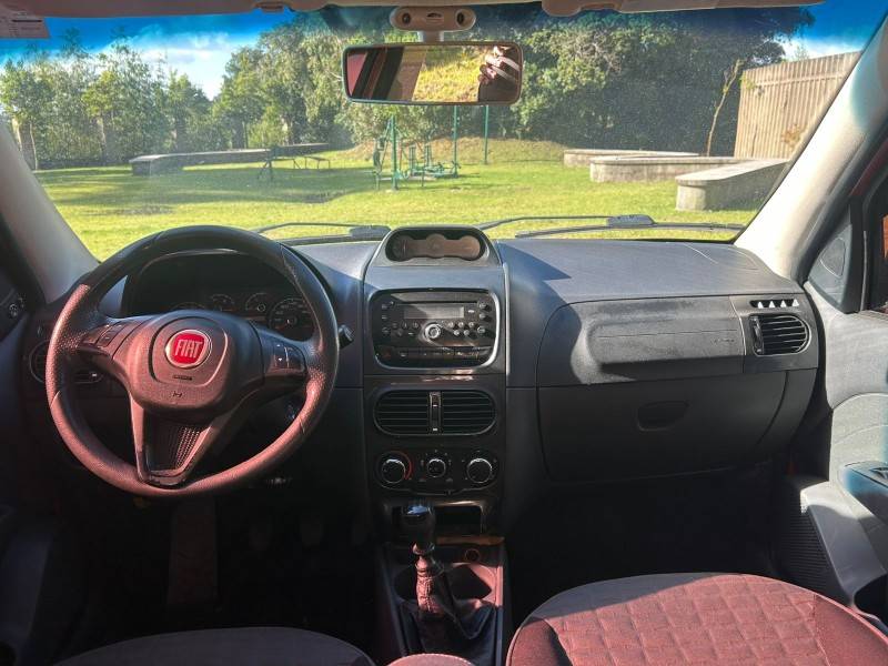 FIAT - PALIO - 2014/2015 - Vermelha - R$ 52.900,00
