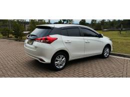 TOYOTA - YARIS - 2018/2019 - Branca - R$ 83.900,00