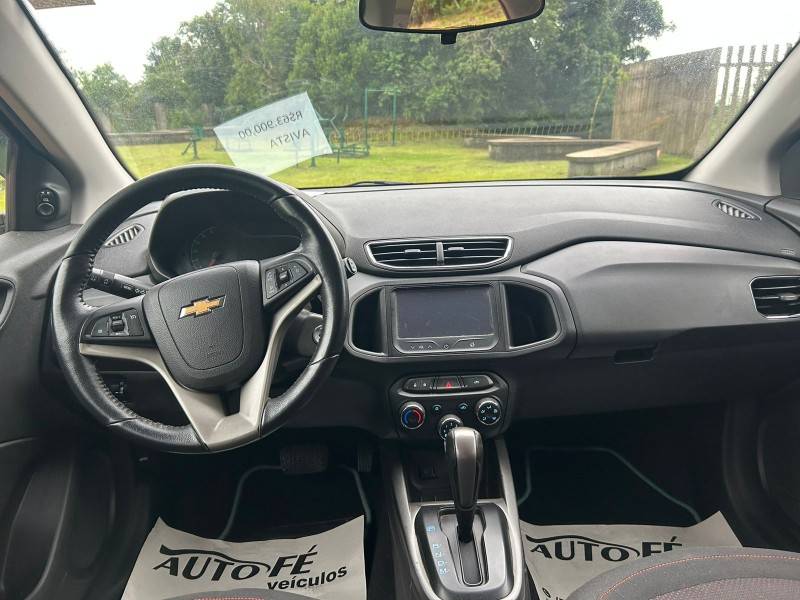 CHEVROLET - ONIX - 2015/2016 - Vermelha - R$ 64.900,00