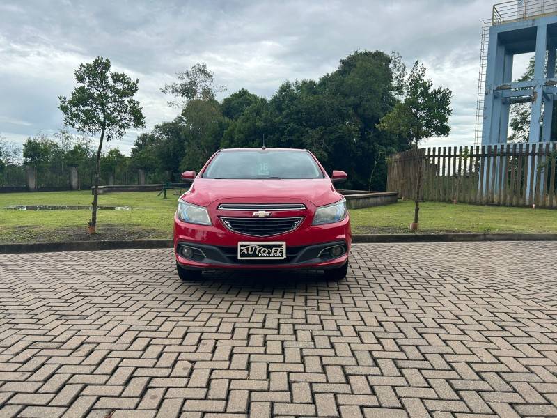 CHEVROLET - ONIX - 2015/2016 - Vermelha - R$ 64.900,00