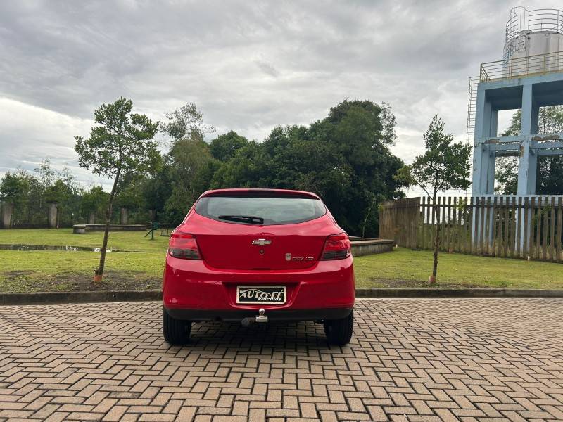 CHEVROLET - ONIX - 2015/2016 - Vermelha - R$ 64.900,00