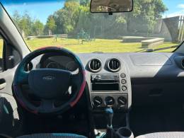 FORD - FIESTA - 2006/2007 - Prata - R$ 27.900,00